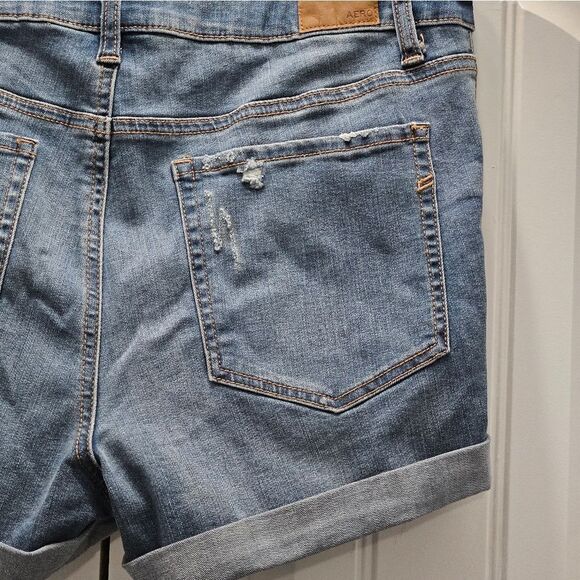 Aero, Womens Denim Shorts, Medium Wash, NWT, Size 14 - Picture 5 of 8